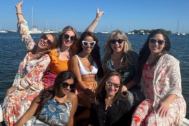 1 hour Miami Private Boat Ride with experienced captain