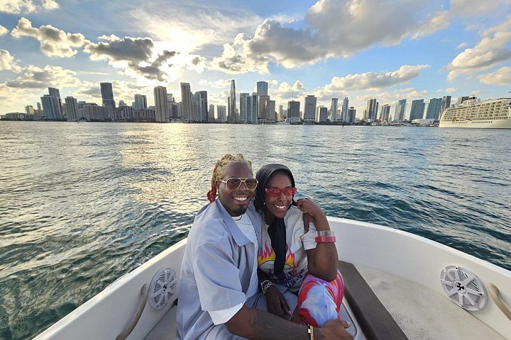 2-Hour Miami Private Boat Tour: Skyline & Star Island photo 4