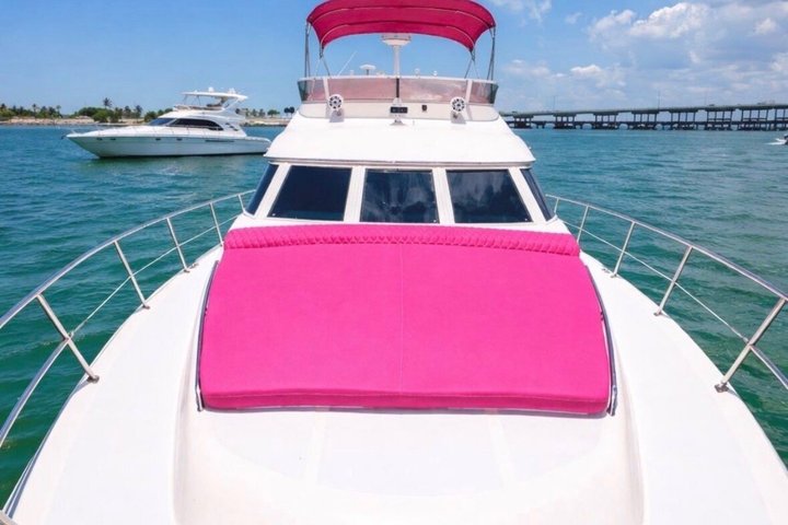 50 Feet Pink Mamacita Yacht photo 2