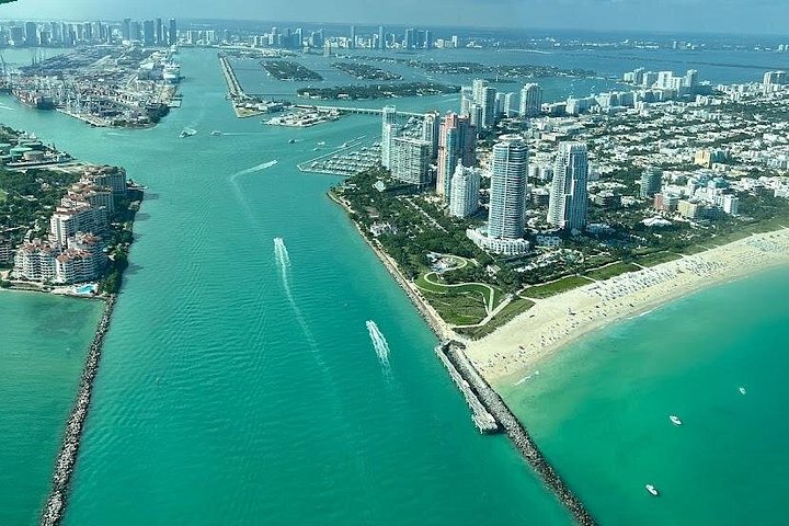 Miami Beach: Private South Beach Airplane Tour with drinks photo 2