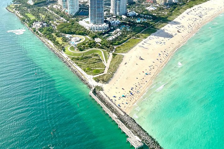 Miami Beach: Private South Beach Airplane Tour with drinks photo 3