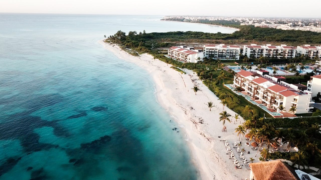 Best Beachfront Hotels in Miami | Oceanfront Resorts & Stays
