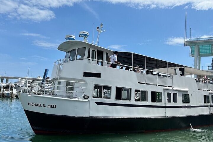 Miami Biscayne Bay rich and famous Sightseeing Boat Tour photo 3