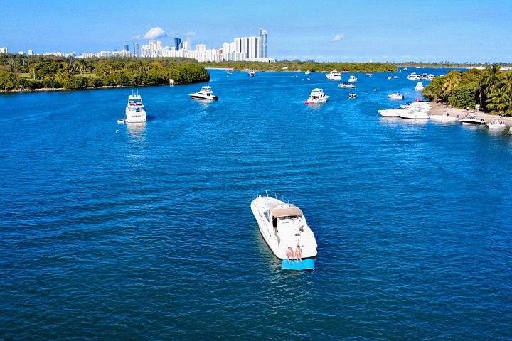 Miami Private Yacht Celebration Cruise with Captain photo 4
