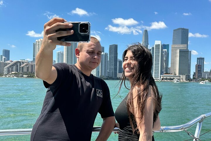 Miami Skyline Boat Cruise and Millionaire's Homes photo 2