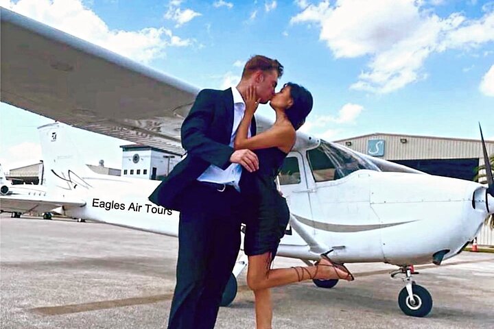 Private 60 Minute Romantic Air Tour with Champagne in Miami photo 2