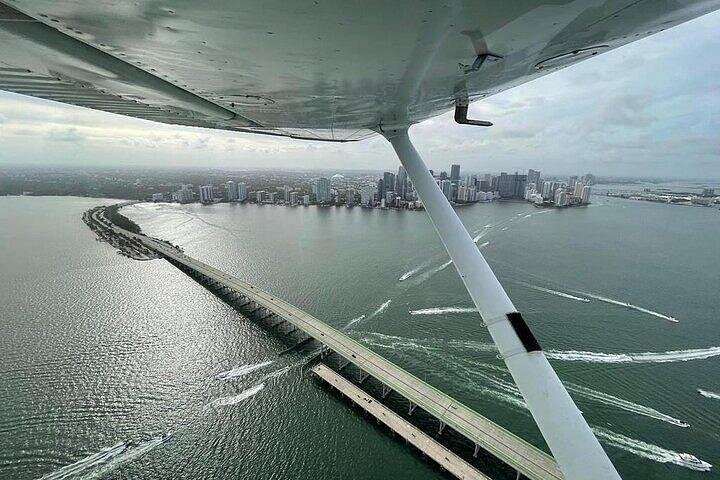 Private 60 Minute Romantic Air Tour with Champagne in Miami photo 4