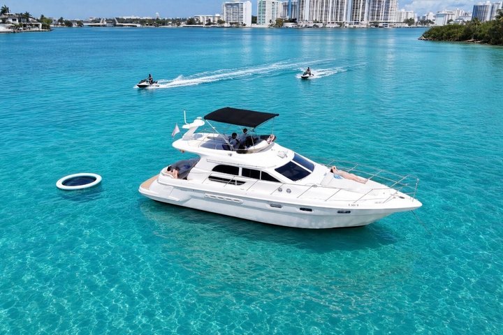 Private Luxury Yacht Cruise in Miami with 2 Free Jetskis