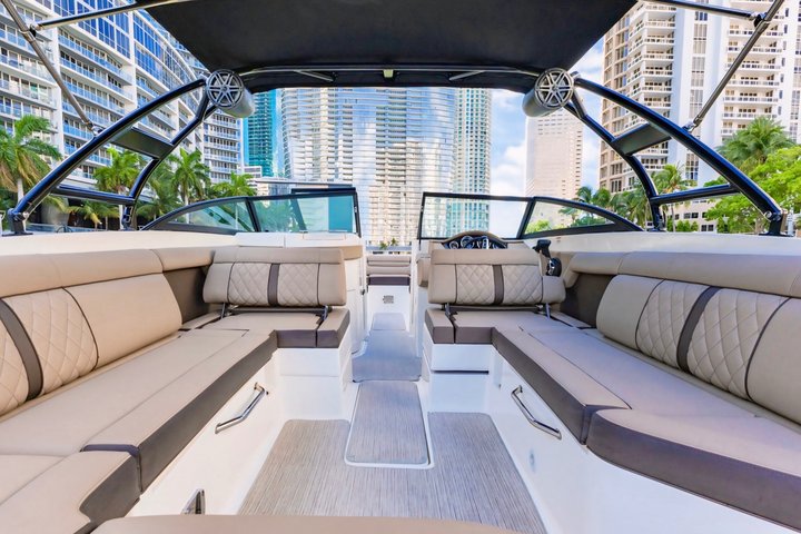 Raccoon Island Private Boat Charter Experience from Miami photo 2