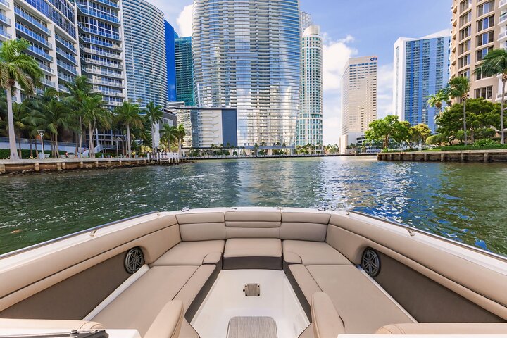 Raccoon Island Private Boat Charter Experience from Miami photo 3