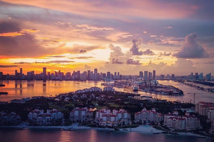 Sunset Miami Beach: Private Luxury 50-Min Airplane Flight Tour photo 2