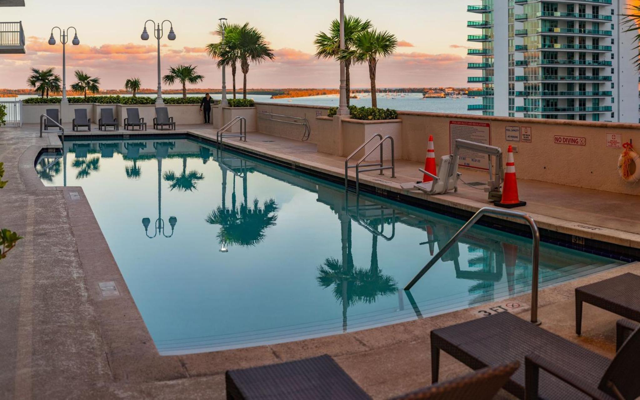 1Bd Apt with Free Parking and Amazing View photo 2