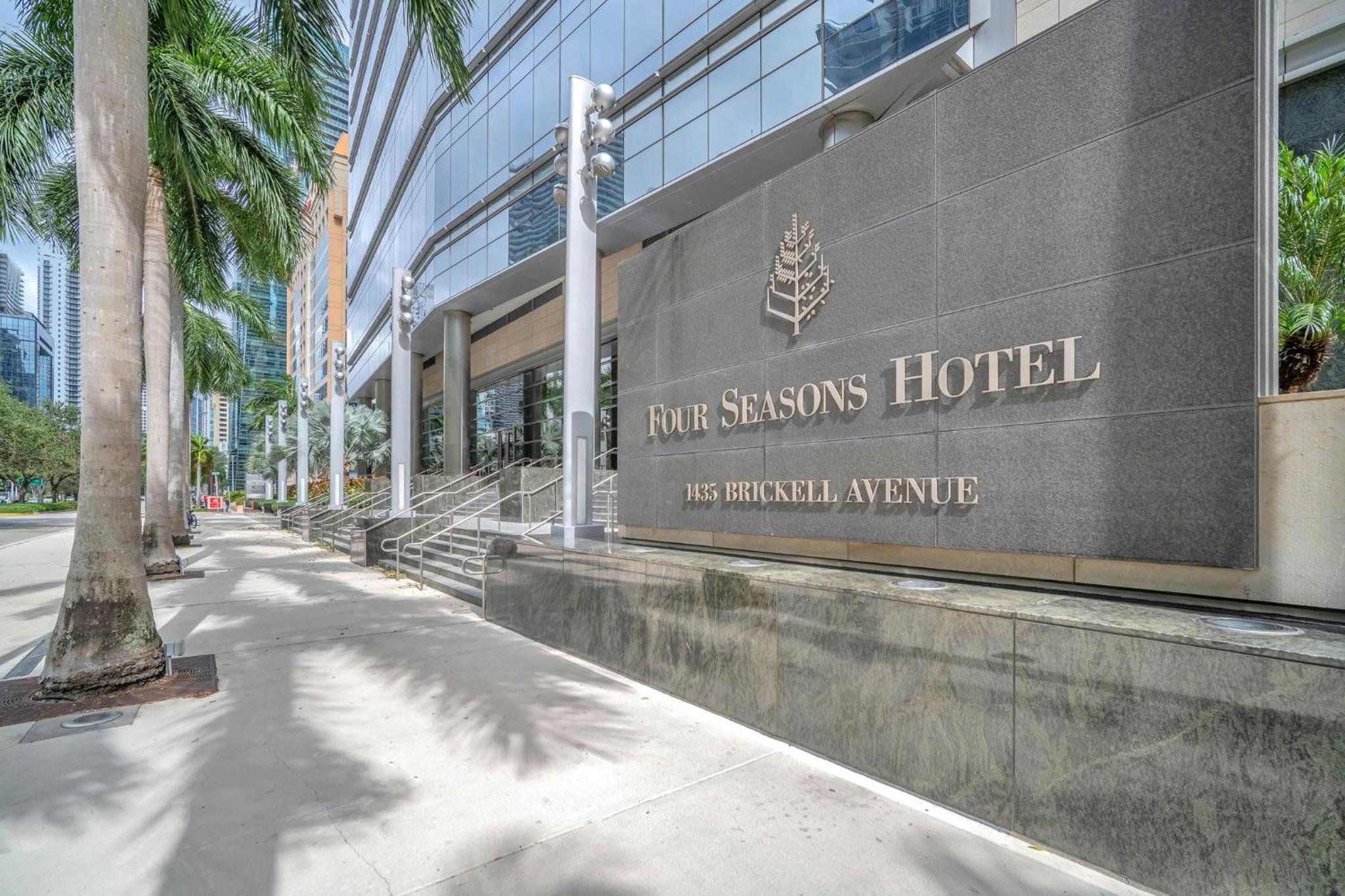 2 Bedroom OR King Studio Suites Four Seasons Hotel Miami Free Wi-Fi & Free Parking