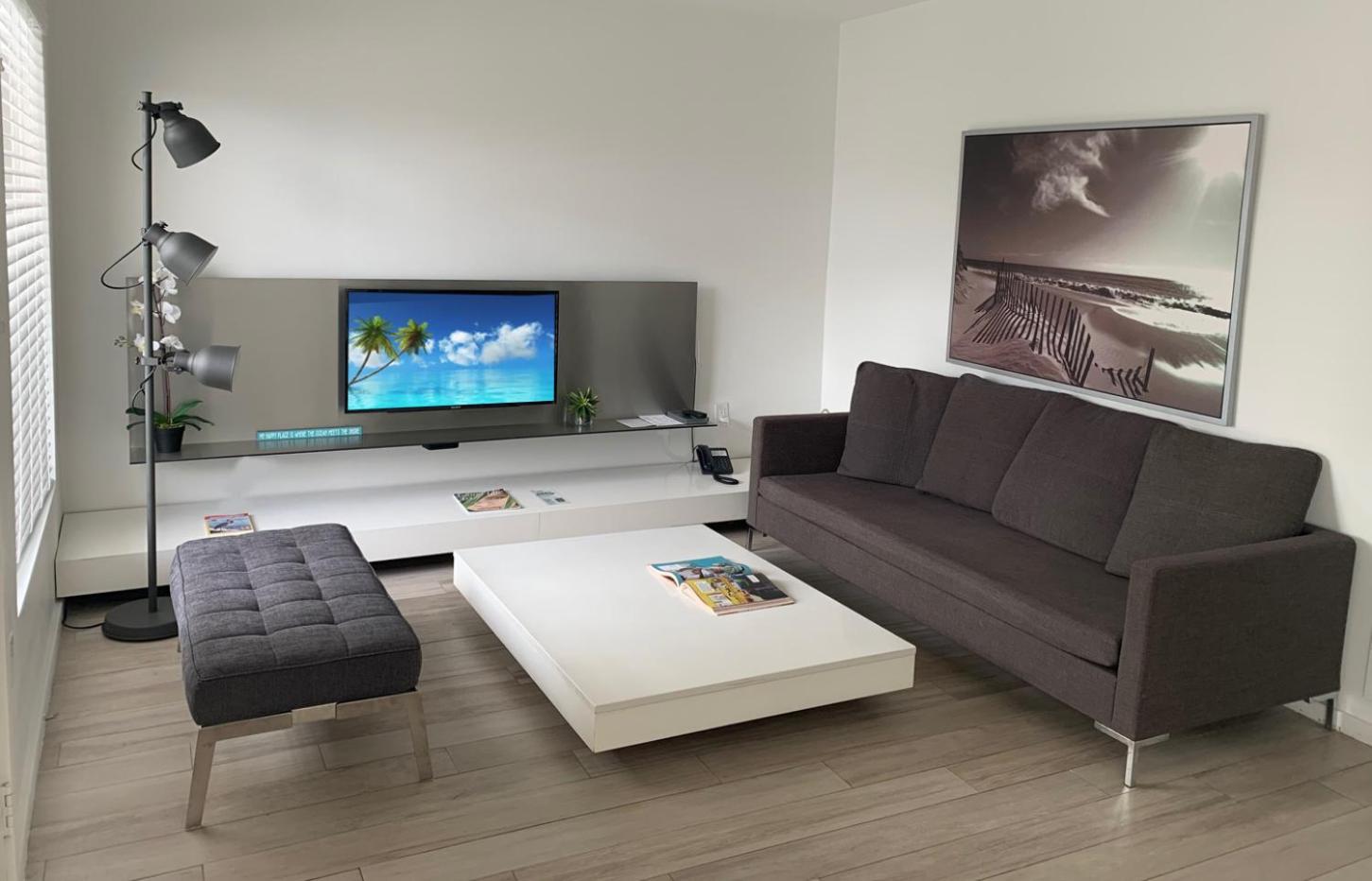 Beach Haus Key Biscayne Contemporary Apartments photo 2