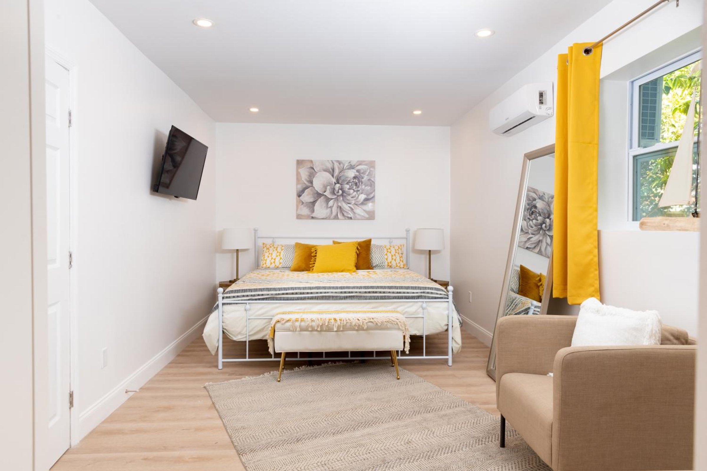 Beautiful Casita with King Bed and private patio Close to Calle 8, MIA Airport, Coral Gables photo 4