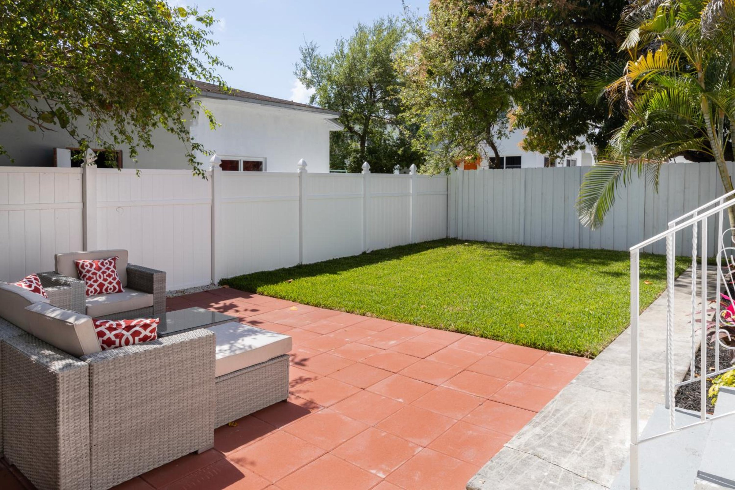 Beautiful Casita with King Bed and private patio Close to Calle 8, MIA Airport, Coral Gables photo 5