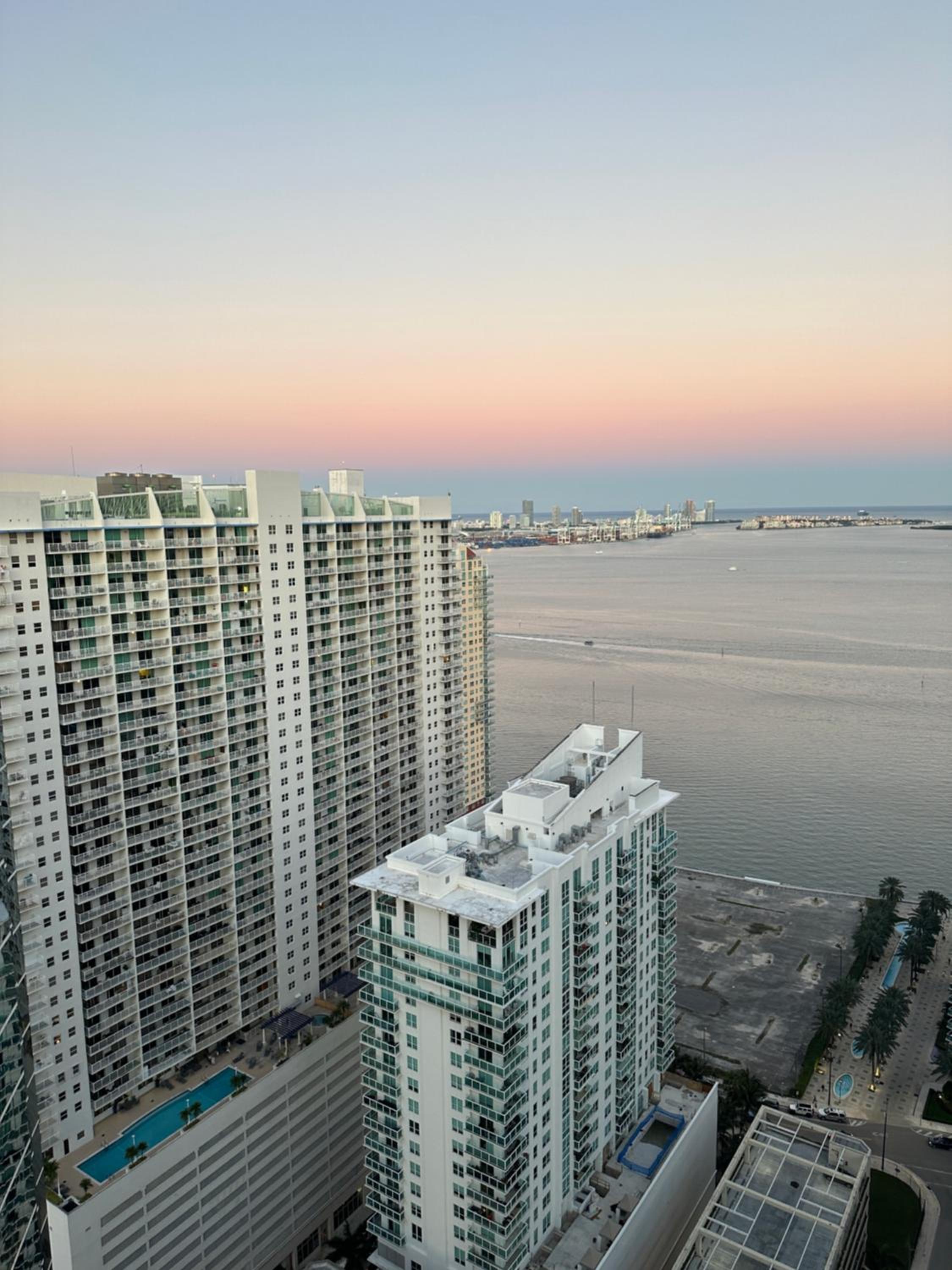 Brickell Arch Residences Free Parking by Palermo Home Miami photo 2