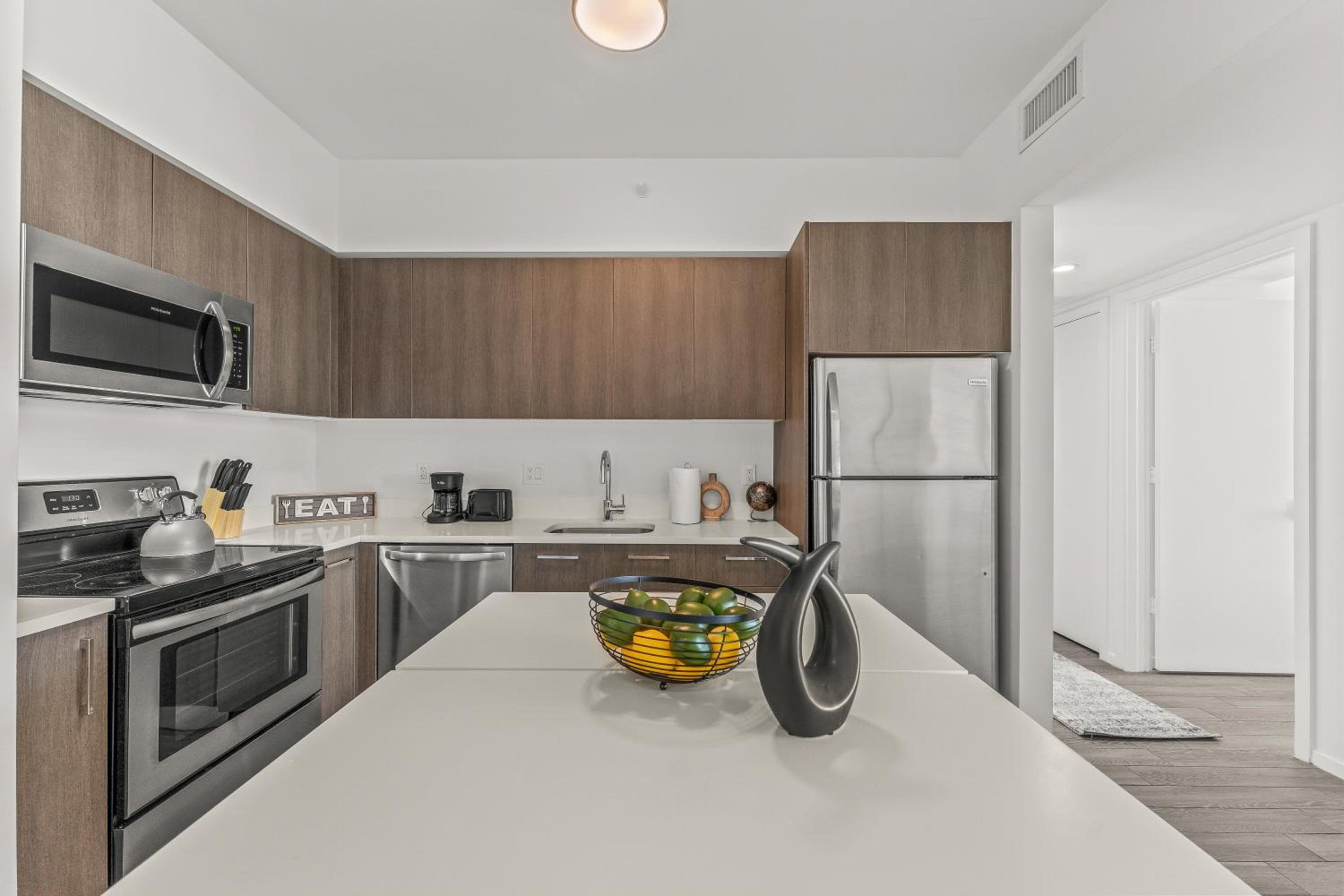 Devereaux Miami 2 Bedroom, 1 Bedroom, and Studio Condos with Balconies photo 4