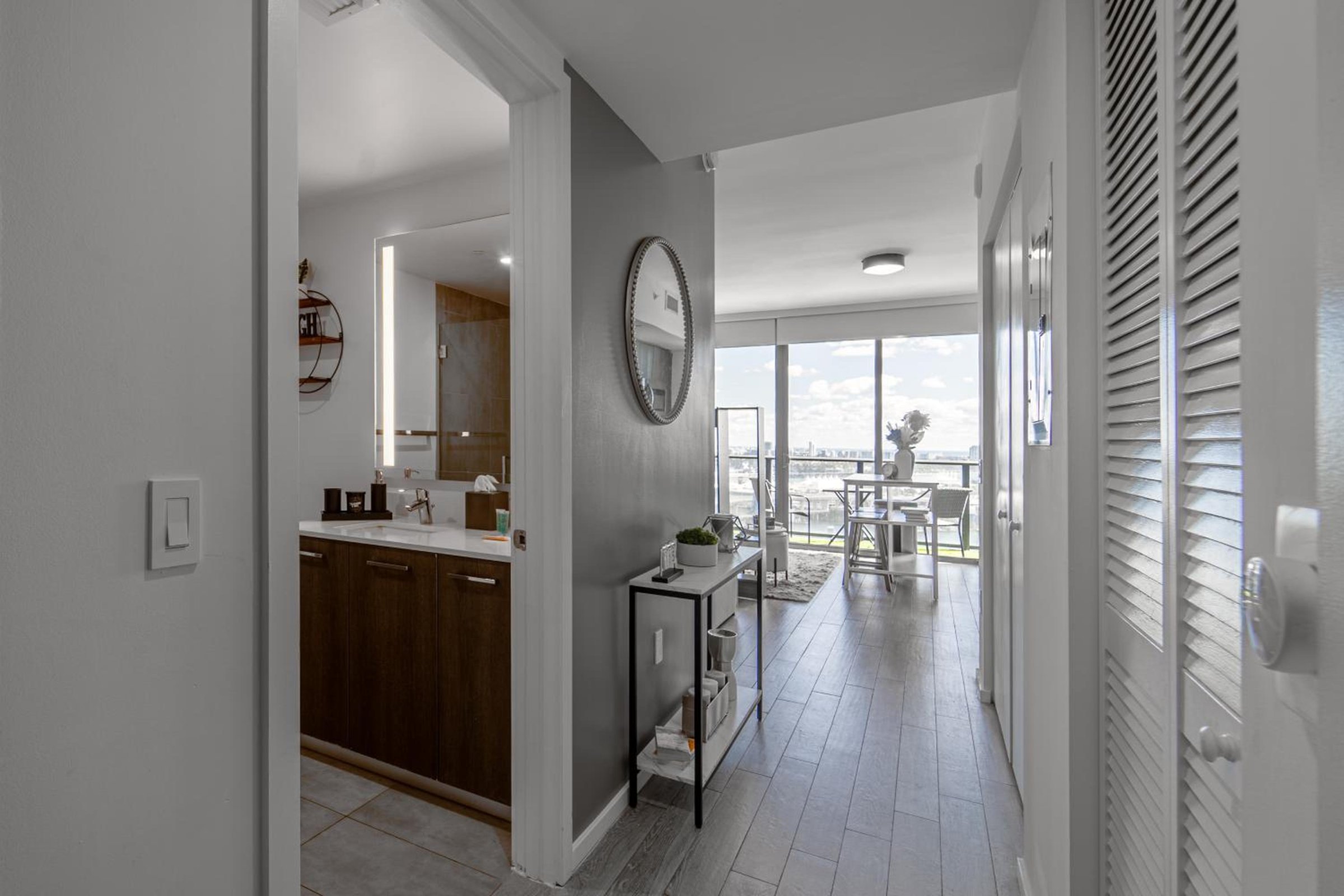 Devereaux Miami Luxury One-Bedroom and Studios photo 5