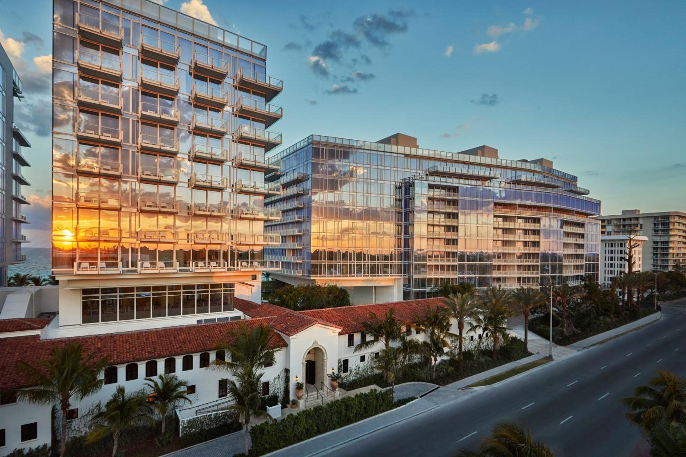 Four Seasons Hotel at The Surf Club photo 2