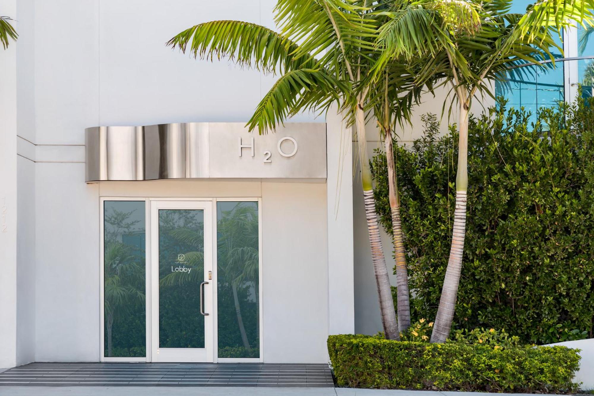 H2O Suites- Adults Only photo 2