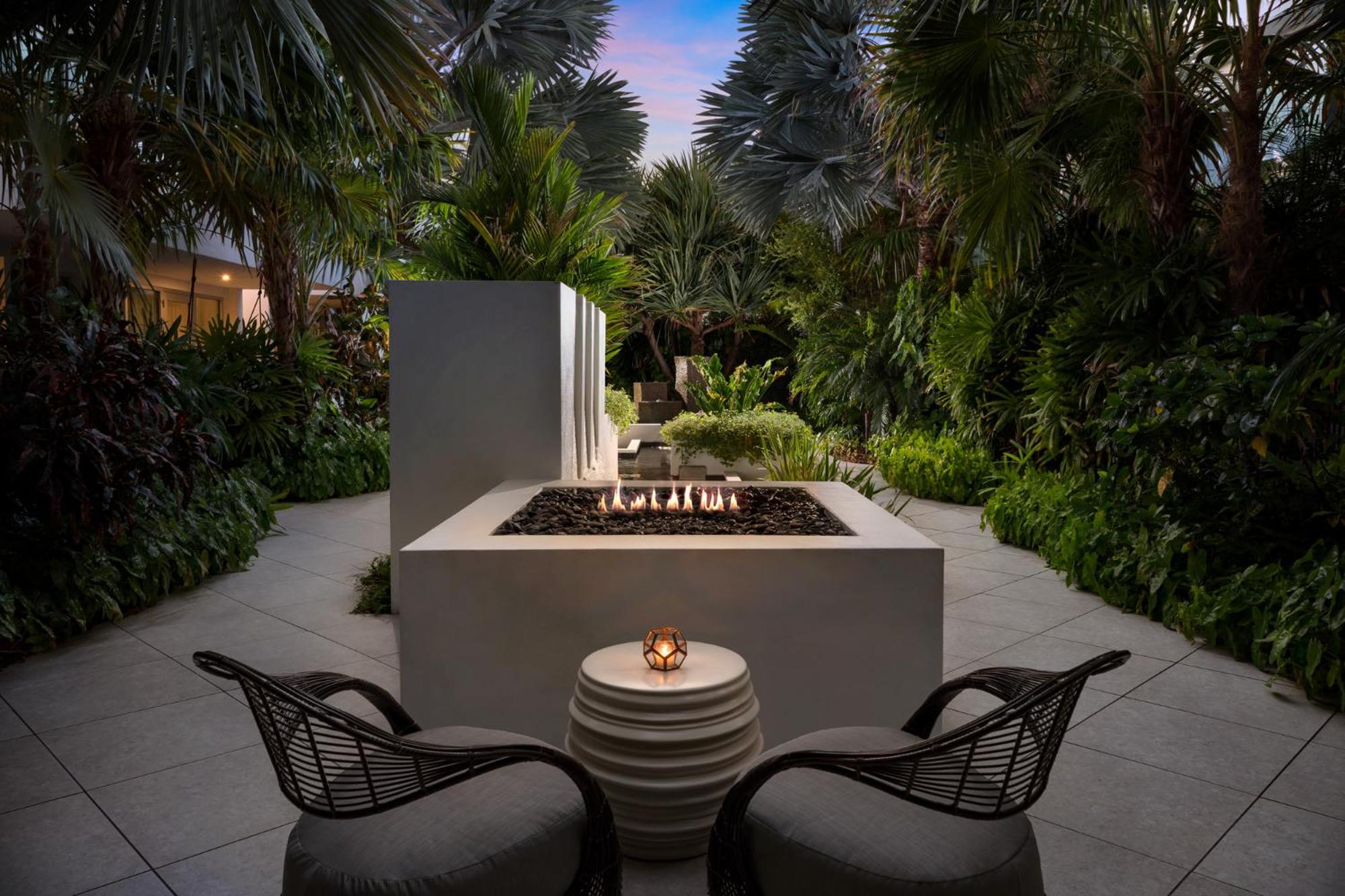 H2O Suites- Adults Only photo 3